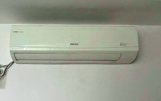 Voltas 1.5 Ton 5 Star Vectra CAR model body glossy finish close view