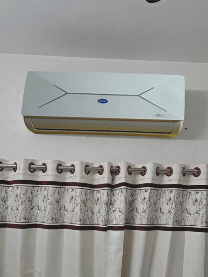 Close view of Carrier ESTER EDGE Gxi WiFi 1 Ton 5 Star split AC indoor unit, model CAI12EE5R36W0