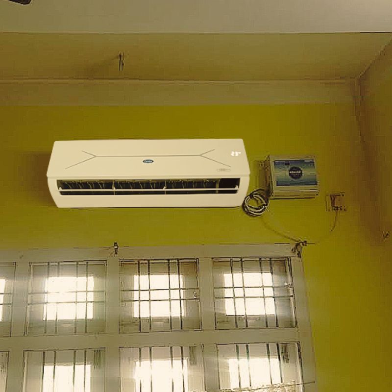 Carrier ESTER EDGE Gxi WiFi 1.5 Ton 5 Star split AC model CAI18EE5R36W0 wall mounted indoors, set to 23°C and running at full fan speed