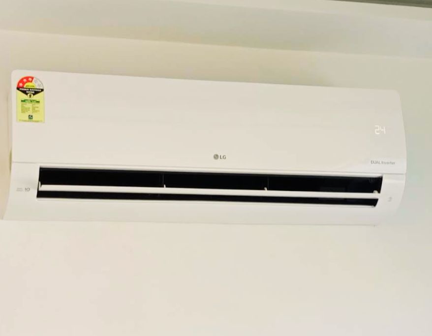 LG 1.5 Ton 3 Star Smart Inverter Split AC AS Q18JNXE wall mounted indoor unit set to 24°C in Diet Mode