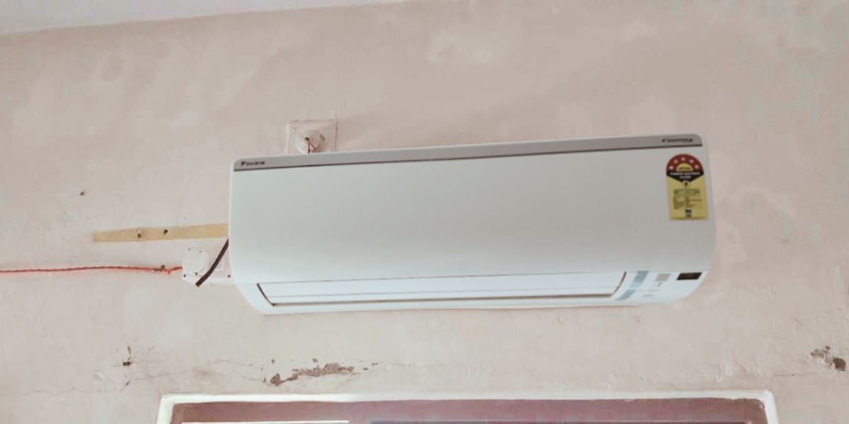 Wall-mounted Daikin 1.5T 5-star inverter split AC (ATKM50UV16VA) showing triple display on the right side