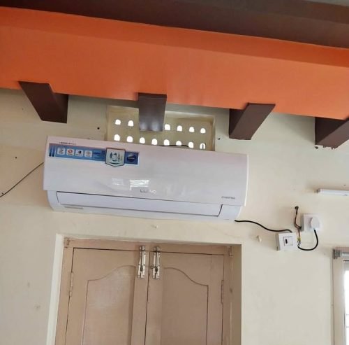 10. Lloyd 1.5 Ton 5 Star Inverter Split AC (GLS18I5KWGGW)